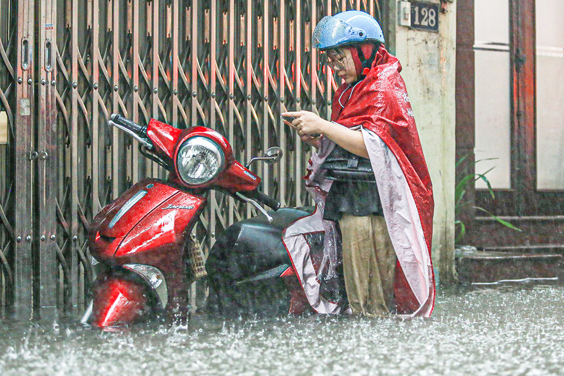 Tâm mưa từ vùng núi chuyển dịch xuống Hà Nội và các tỉnh ven biển Bắc Bộ