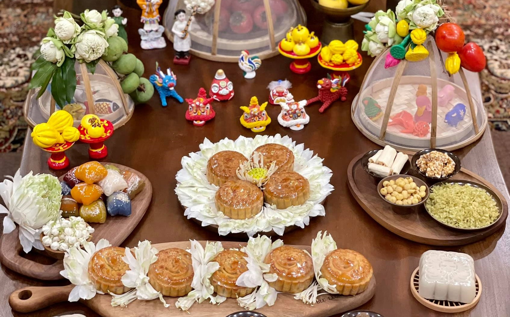 Mâm cúng rằm tháng 8 đầy đủ gồm những gì?