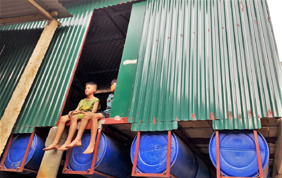 Nhà nổi theo mực nước ở 'rốn lũ' miền Trung được xây dựng thế nào? 