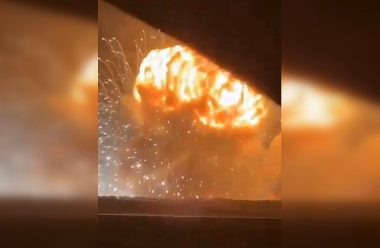 Ukraine tập kích kho đạn Nga, 1.200 người phải sơ tán