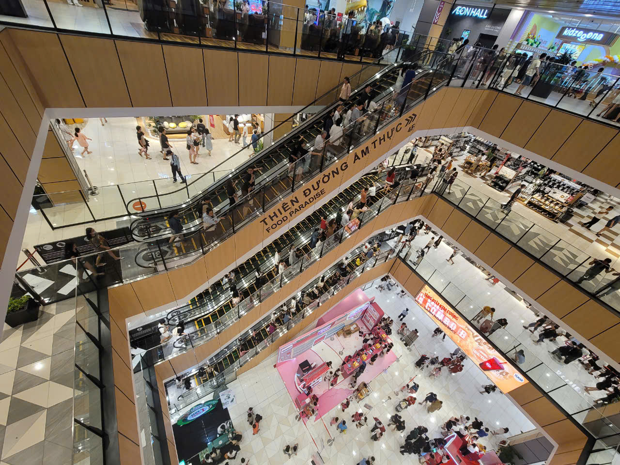 Trung tâm thương mại lớn nhất miền Trung sẵn sàng nhận xe của dân đến tránh lũ