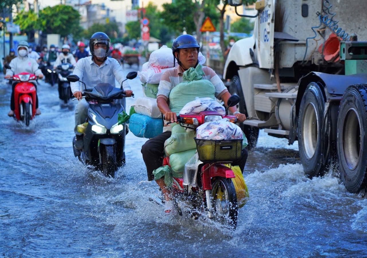 Dự báo thời tiết TP.HCM ngày 21/9: Chiều tối tiếp tục có mưa dông
