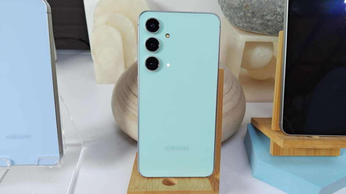 Samsung Galaxy S24 FE giá rẻ vẫn có đủ AI, hỗ trợ 7 năm