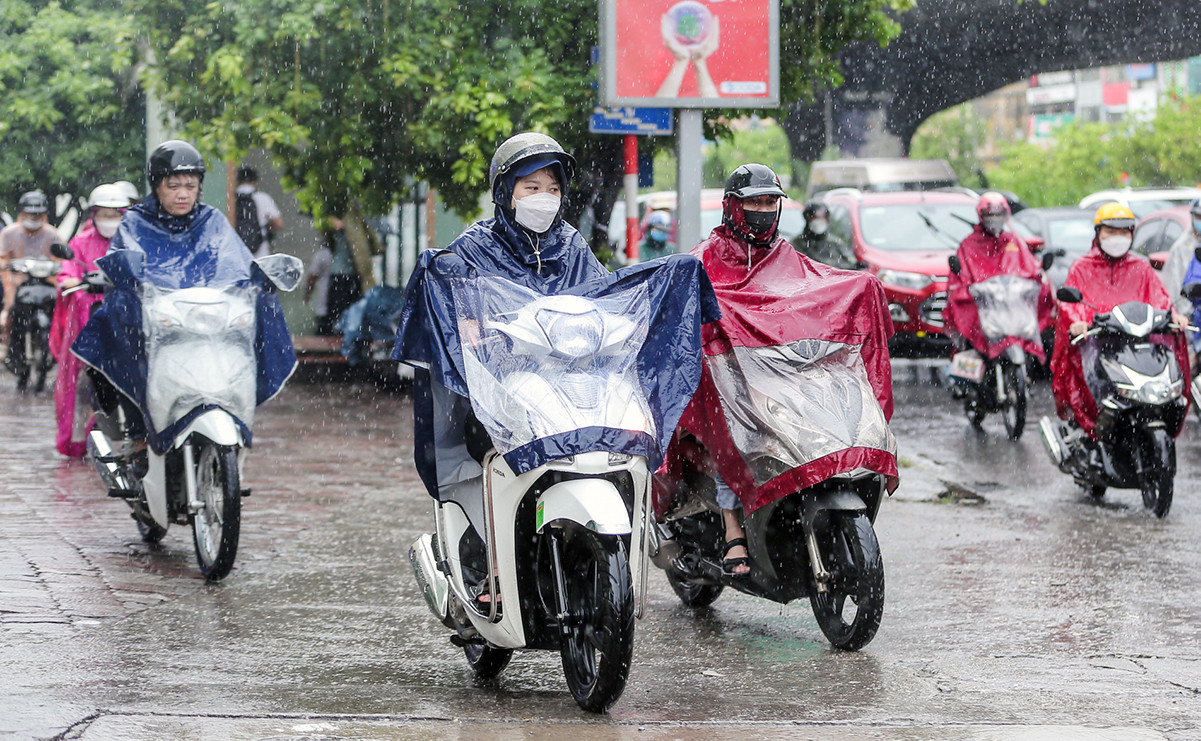 Dự báo thời tiết ngày 5/10: Miền Bắc tăng nhiệt nhẹ, miền Nam mưa to cục bộ