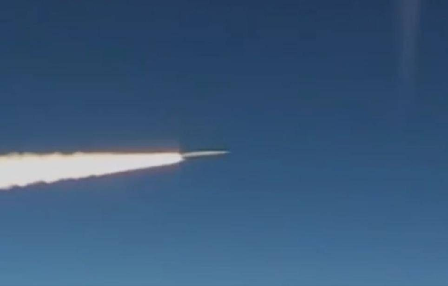 Nga tập kích sân bay Ukraine bằng tên lửa siêu thanh