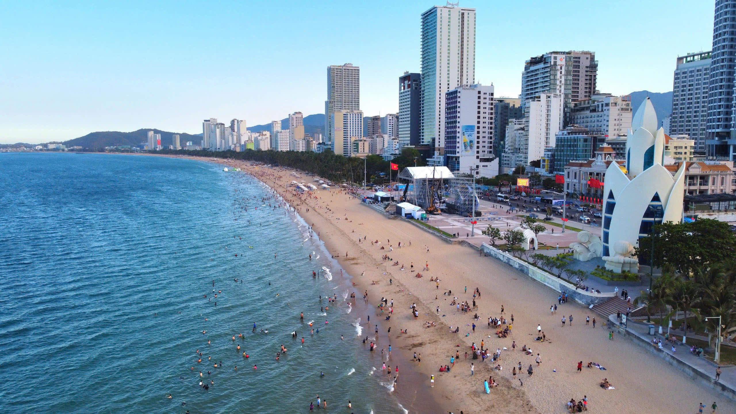 Giả danh các khách sạn ở Nha Trang, lừa đảo chiếm tiền đặt cọc