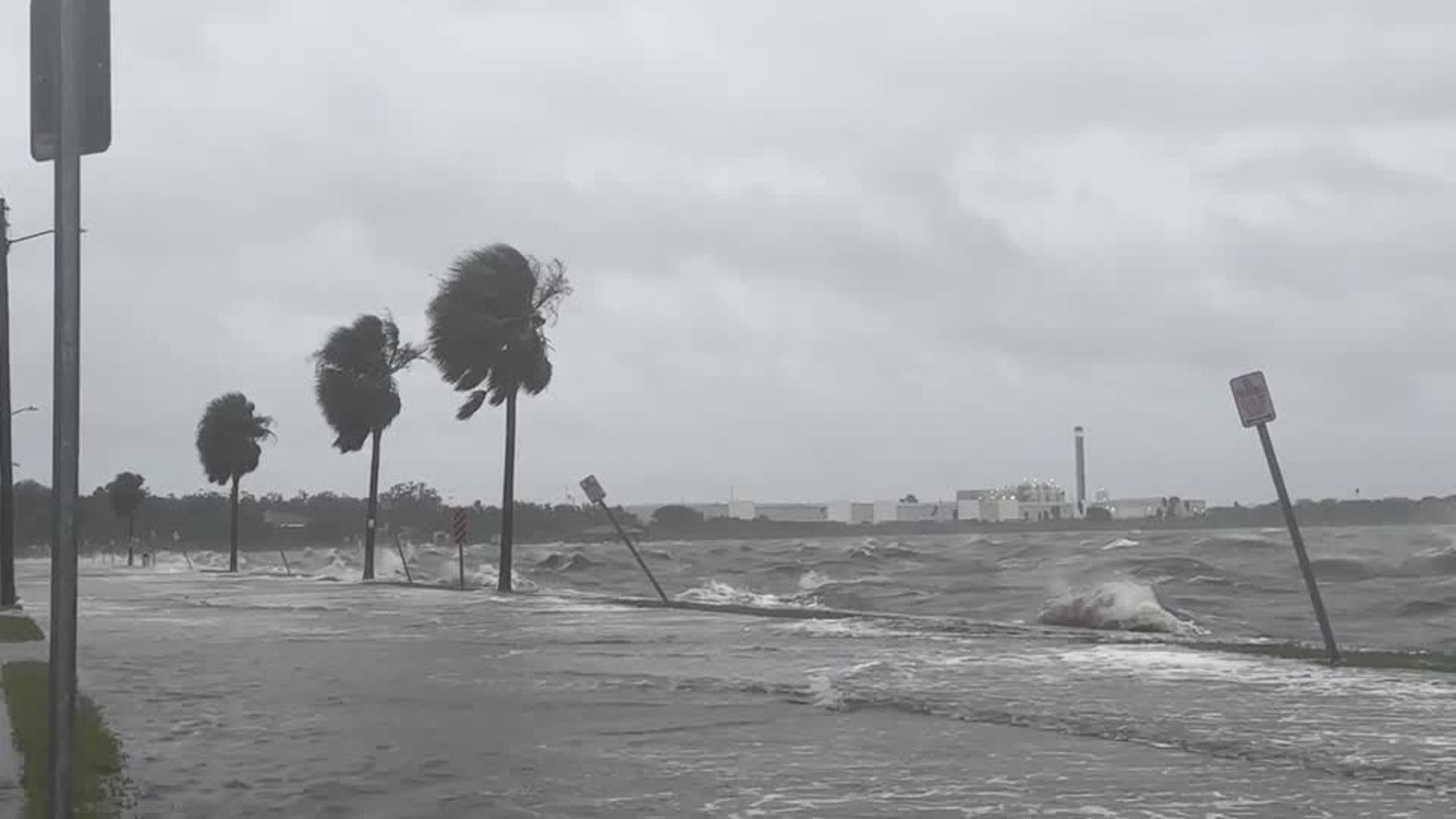 Bão Helene càn quét 6 bang nước Mỹ, 93 người thiệt mạng 