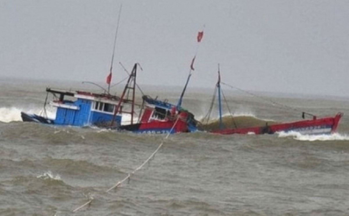 Tàu cá Quảng Ngãi nghi bị tấn công, 10 thuyền viên bị thương ở Hoàng Sa