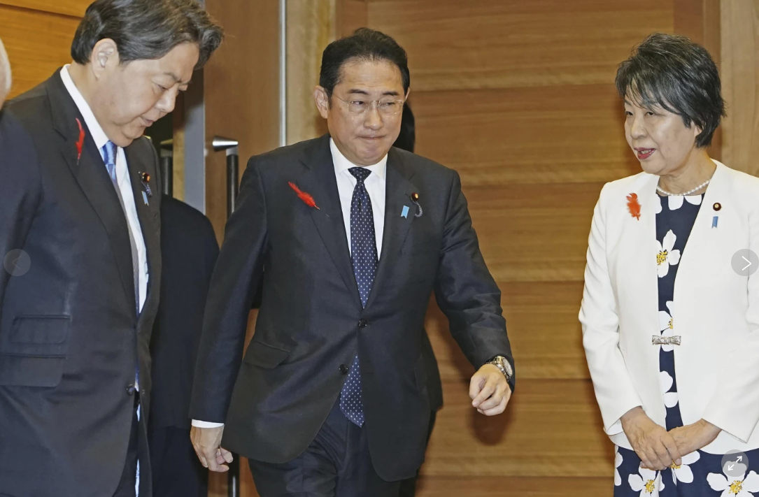 Thủ tướng Nhật Bản cùng nội các từ chức