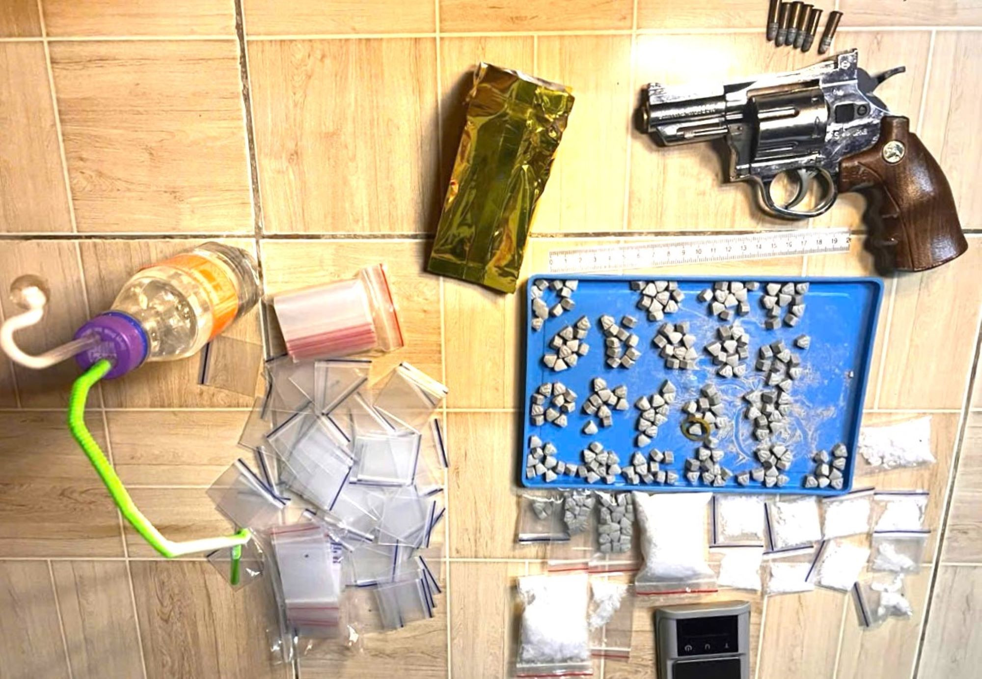 Bắt nam thanh niên buôn ma túy, có nhiều súng đạn