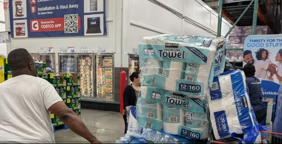 Người Mỹ lại tích trữ giấy vệ sinh như thời dịch COVID-19