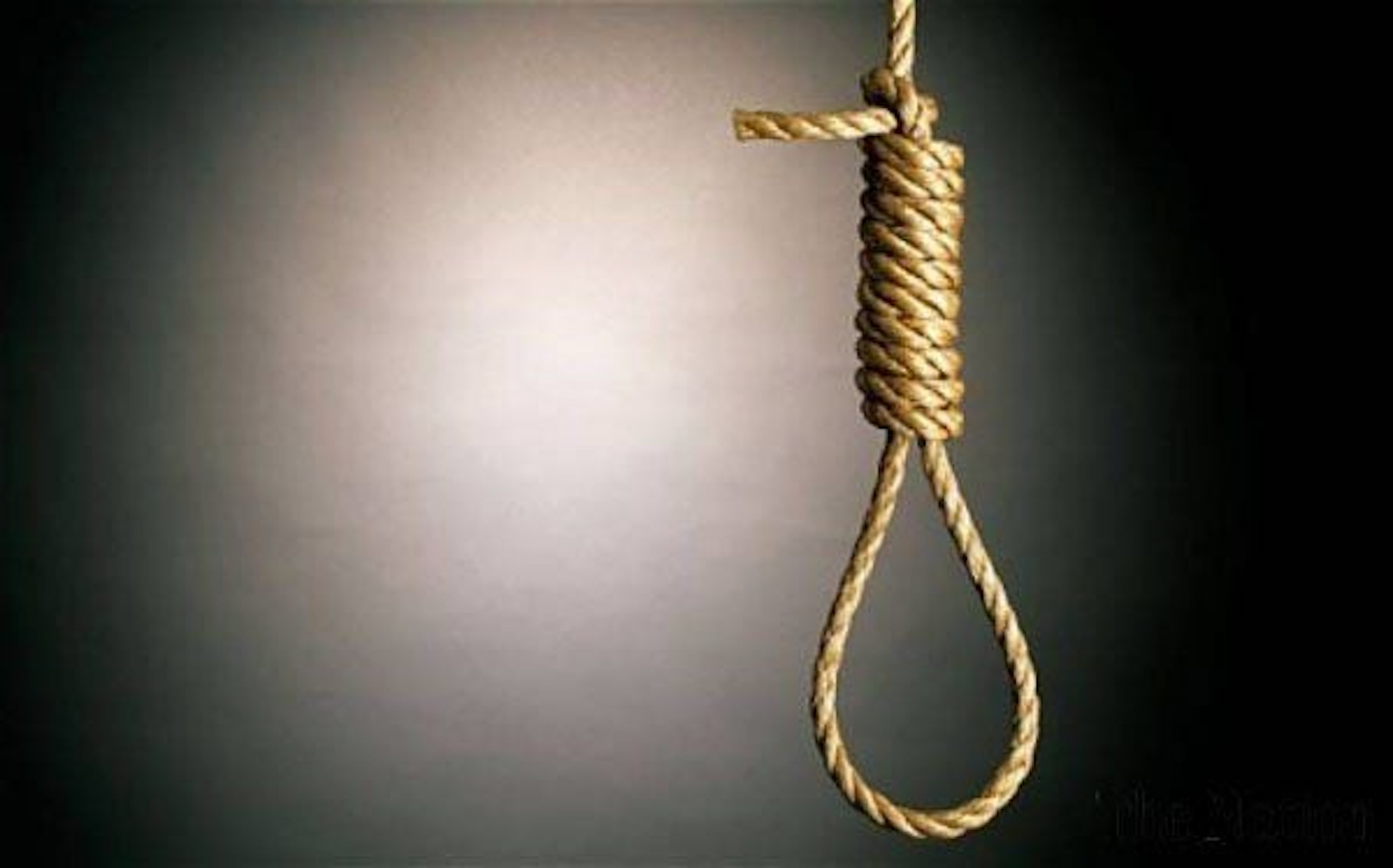 Đi học về, con bàng hoàng thấy cha mẹ chết trong căn nhà khoá trái