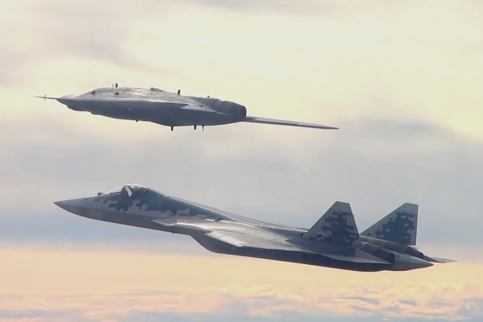 Nga 'đau đớn' tự tay bắn hạ UAV tàng hình S-70, không để bí mật rơi vào tay NATO