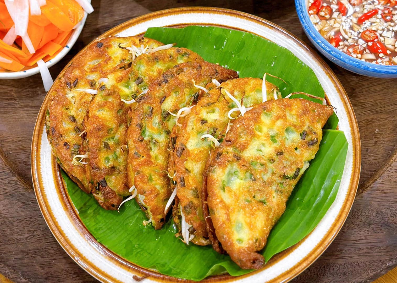 Cách làm bánh xèo giòn rụm bằng chảo inox