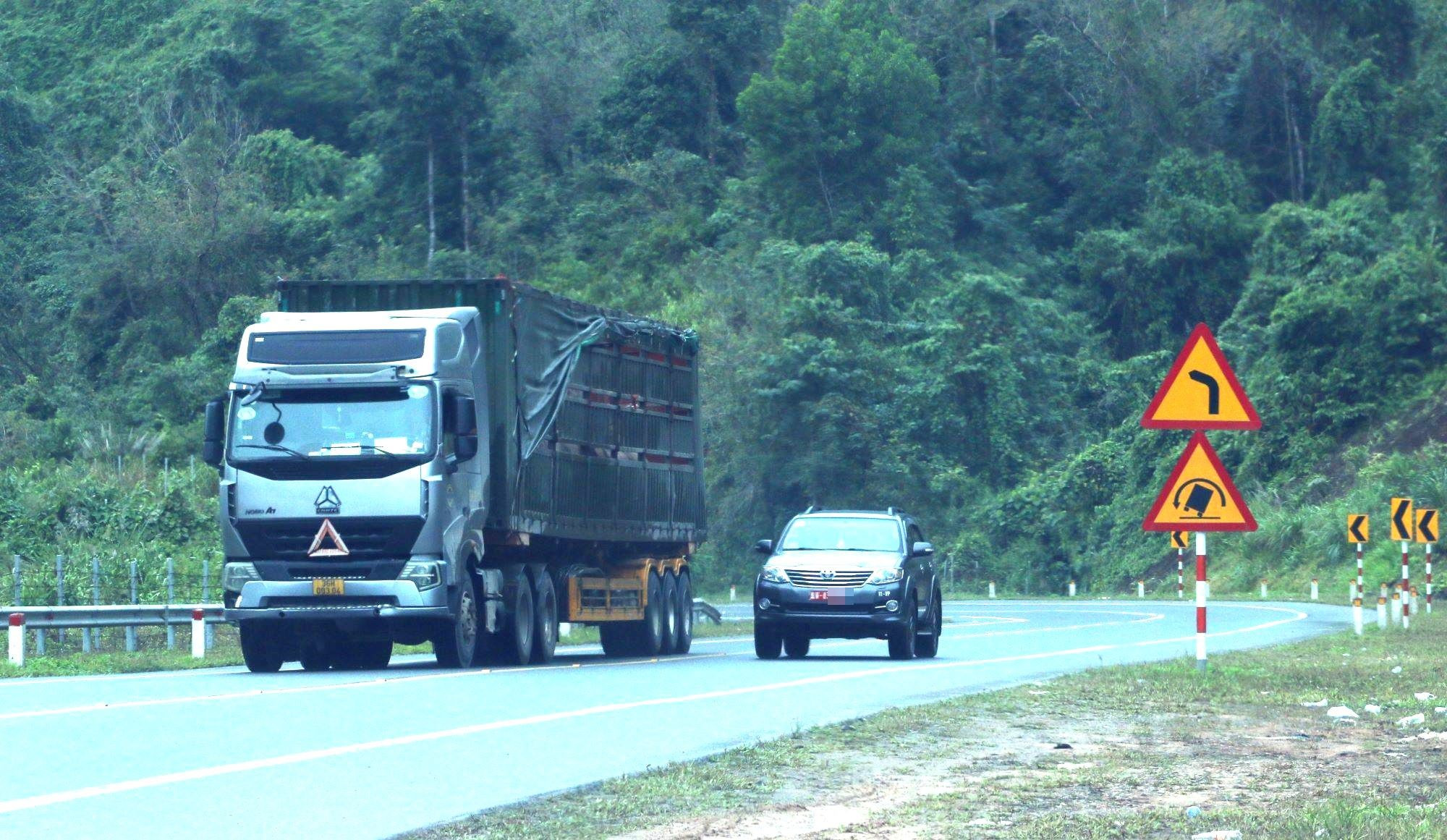 Các trường hợp phải xi nhan theo Luật Giao thông?