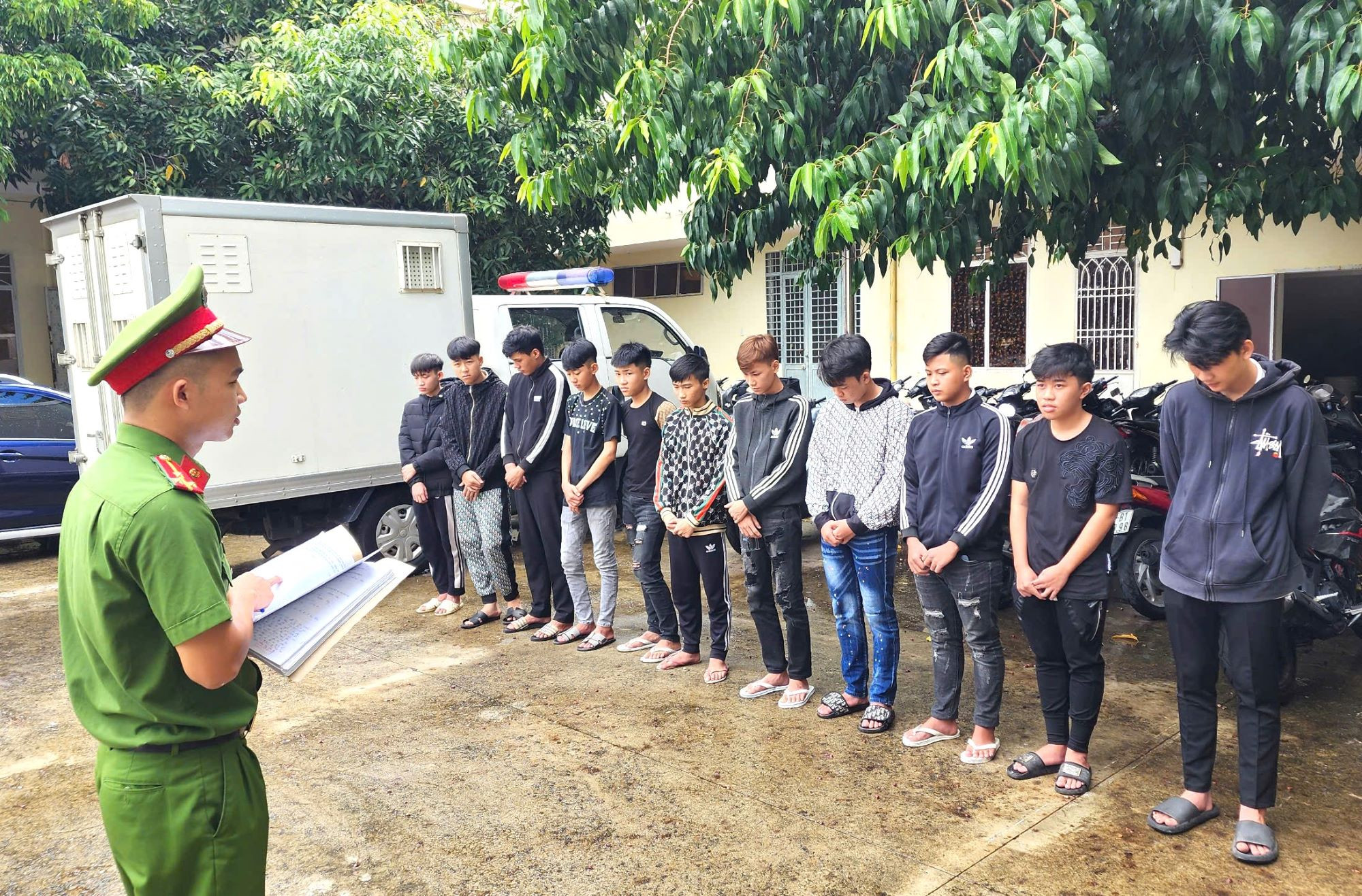 Bắt nhóm thanh thiếu niên đuổi chém nhau trên phố Đà Nẵng 