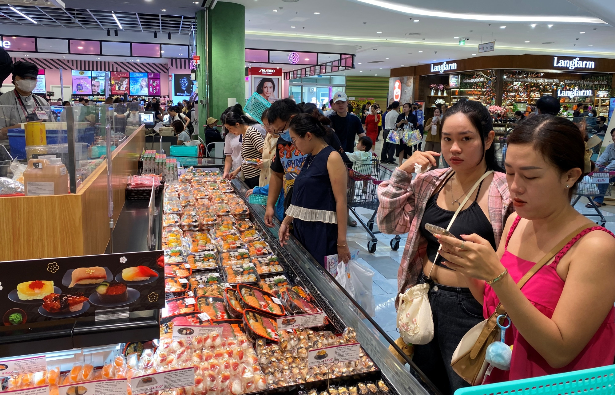 'Ông lớn' ngành bán lẻ: Người lầm lũi tiến lên, kẻ âm thầm lui bước