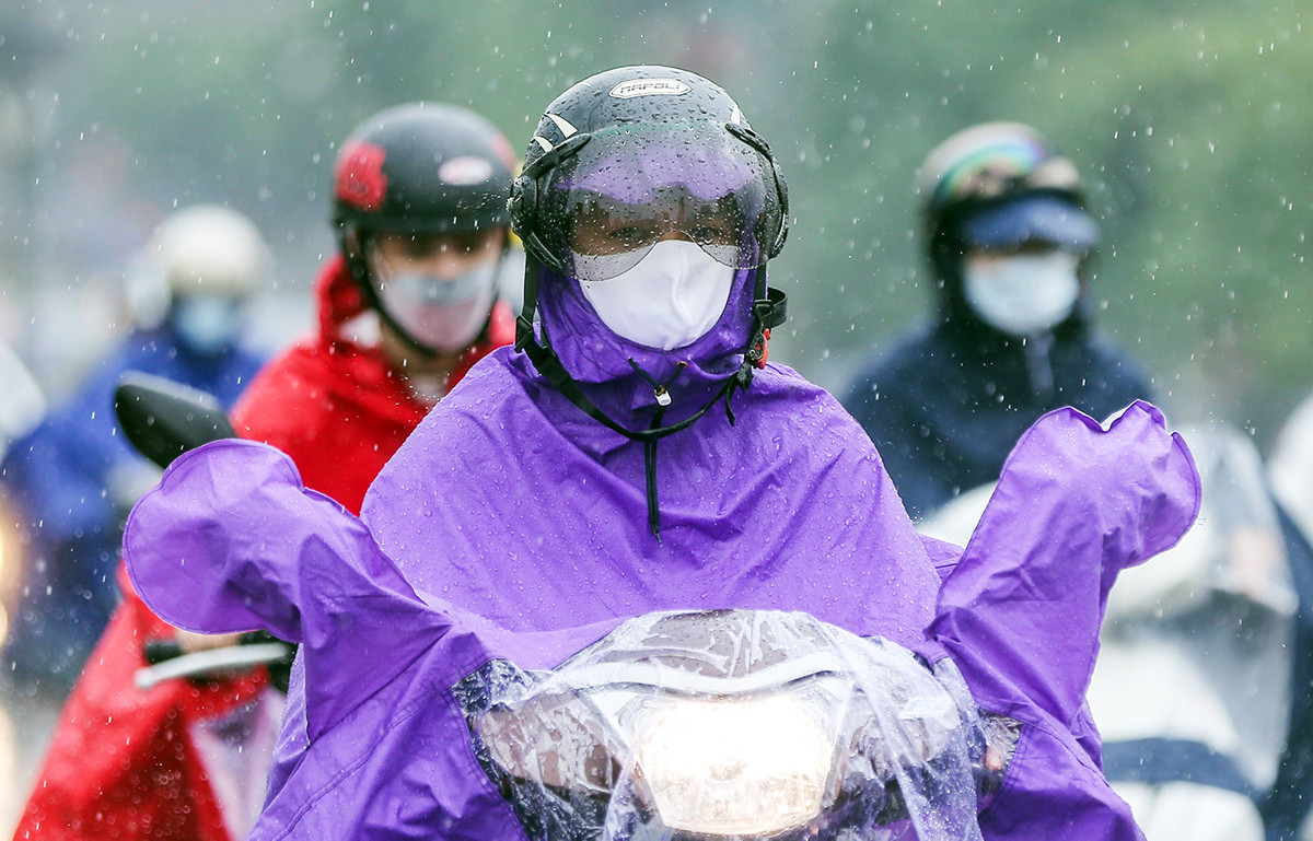 Dự báo thời tiết ngày 9/10: Mưa dông trải dài từ miền Trung đến miền Nam