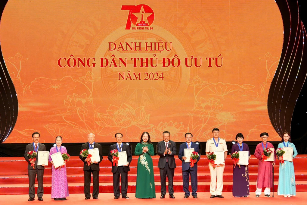 Hà Nội vinh danh 10 Công dân Thủ đô ưu tú