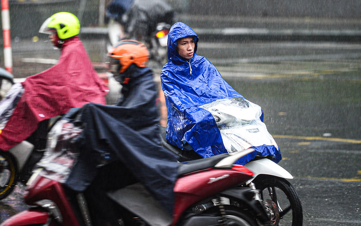 Dự báo thời tiết ngày 12/10: Bắc Bộ trời nắng, Quảng Trị đến Phú Yên mưa to