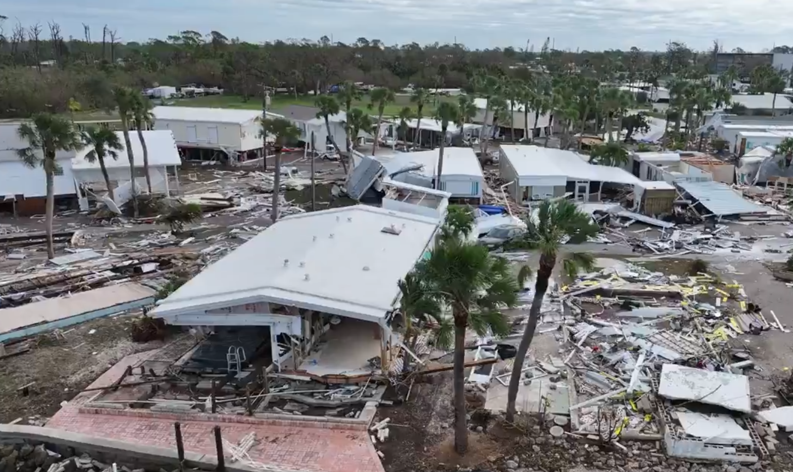 Bão Milton khiến Mỹ thiệt hại khoảng 50 tỷ USD  