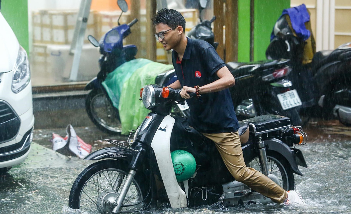 Dự báo thời tiết ngày 15/10: Cảnh báo mưa lớn ở vùng núi Bắc Bộ và Trung Bộ