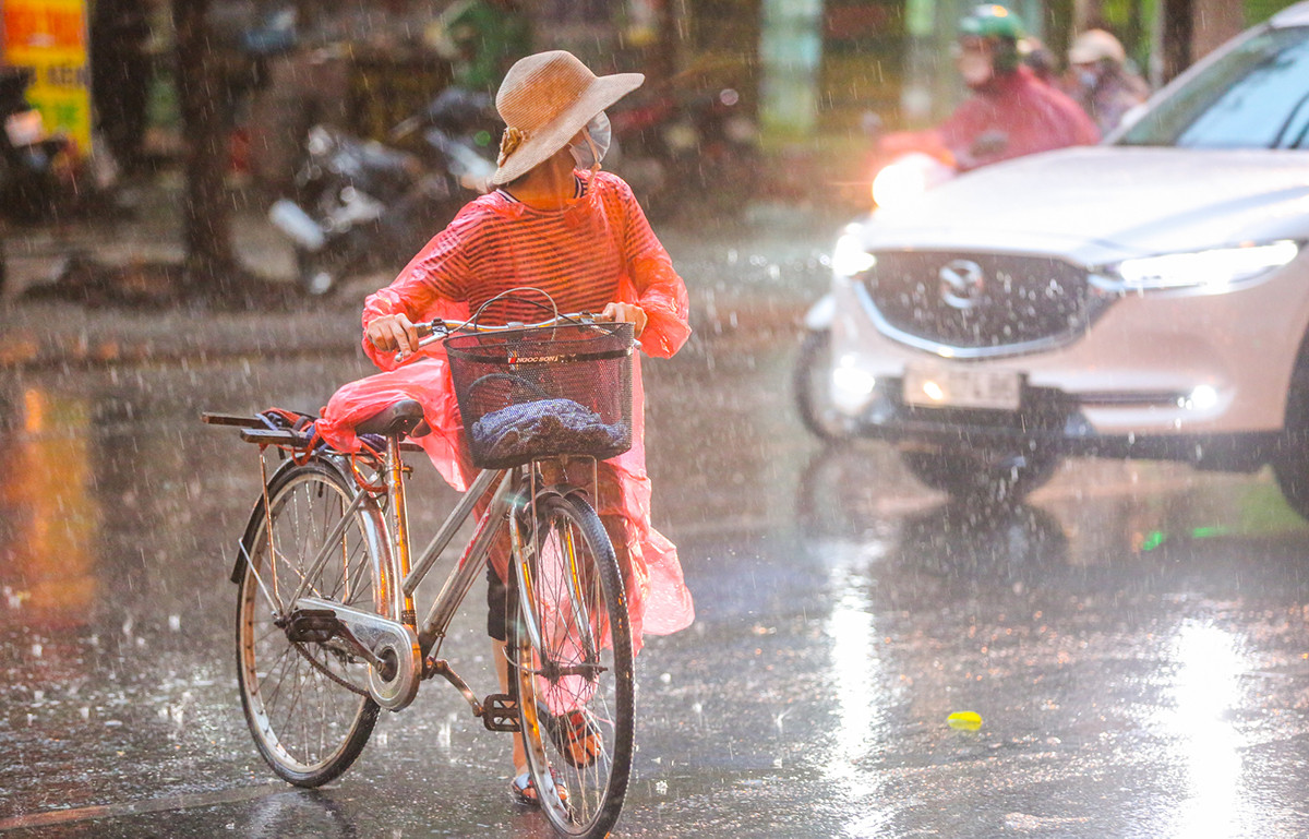 Miền Bắc đón không khí lạnh kèm mưa dông sau chuỗi ngày nắng hanh