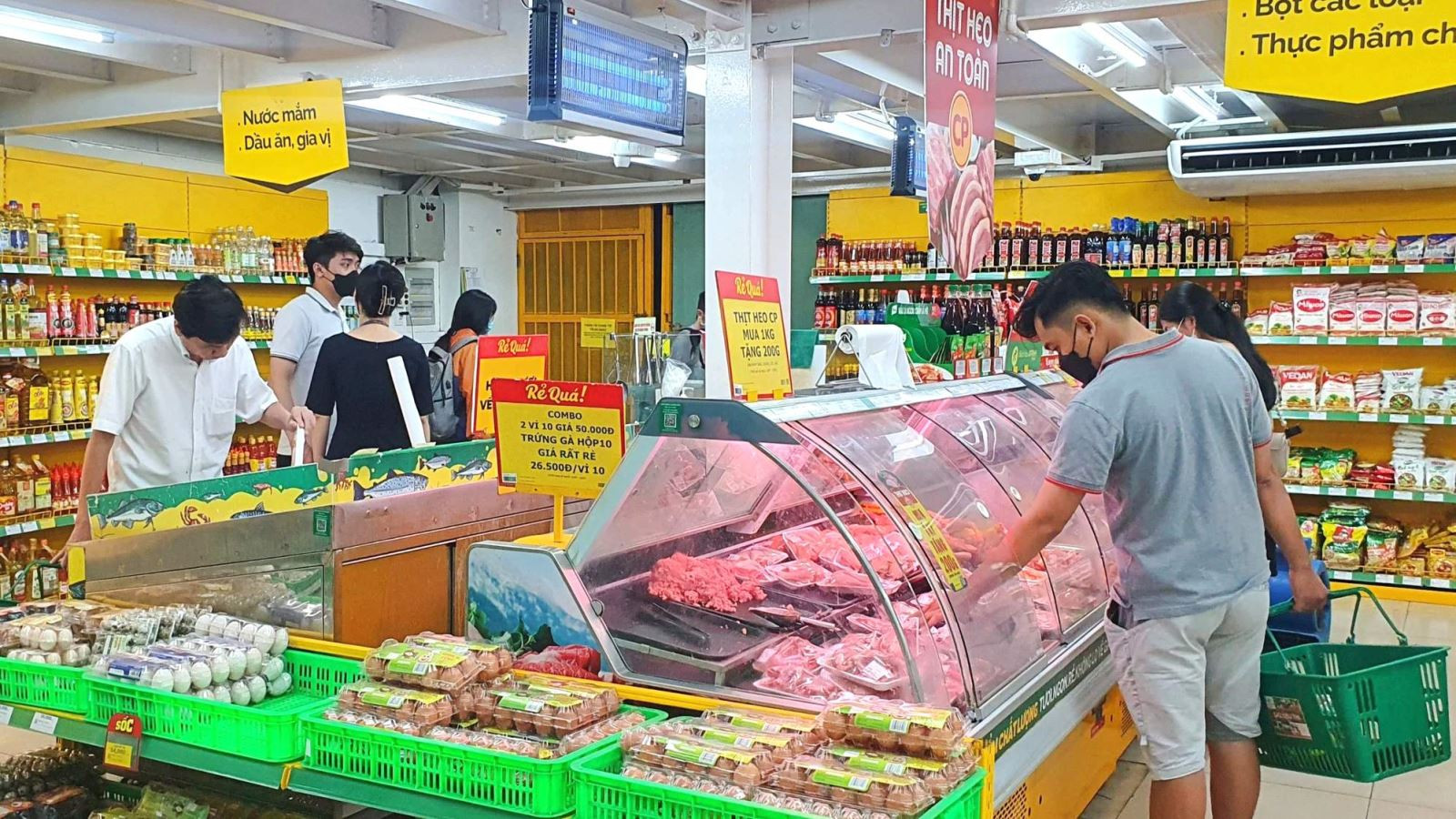 Người dân thay đổi cách đón Tết, doanh nghiệp chuẩn bị hàng hoá thế nào?