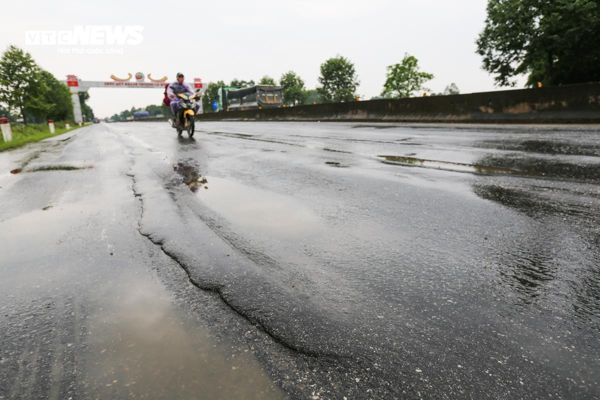 ‘Sống trâu’ nham nhở trên Quốc lộ 1A qua Hà Tĩnh: Chủ đầu tư nói do mưa lớn
