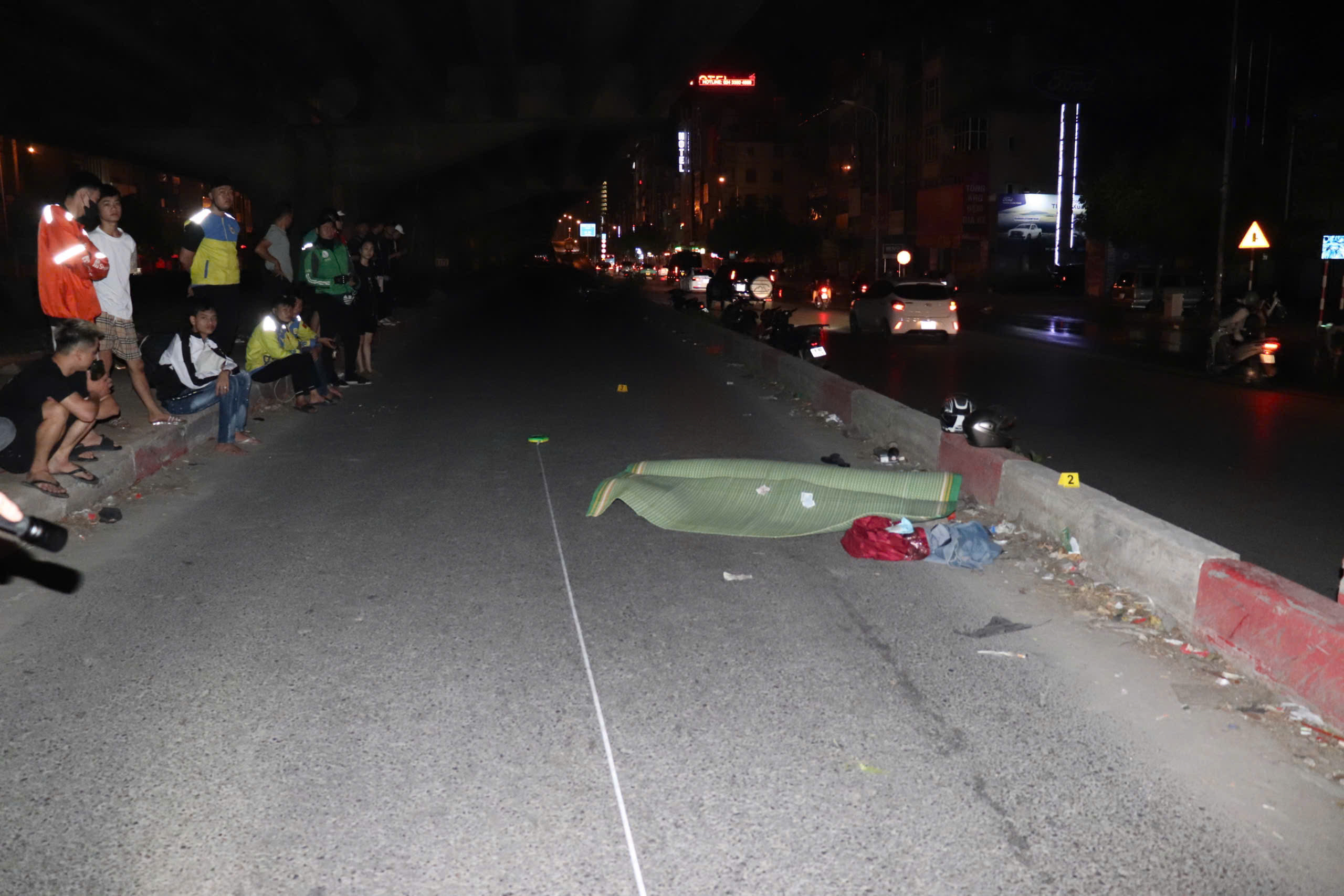 Công an Hà Nội tìm nhân chứng vụ tai nạn khiến thanh niên đi xe máy SH tử vong