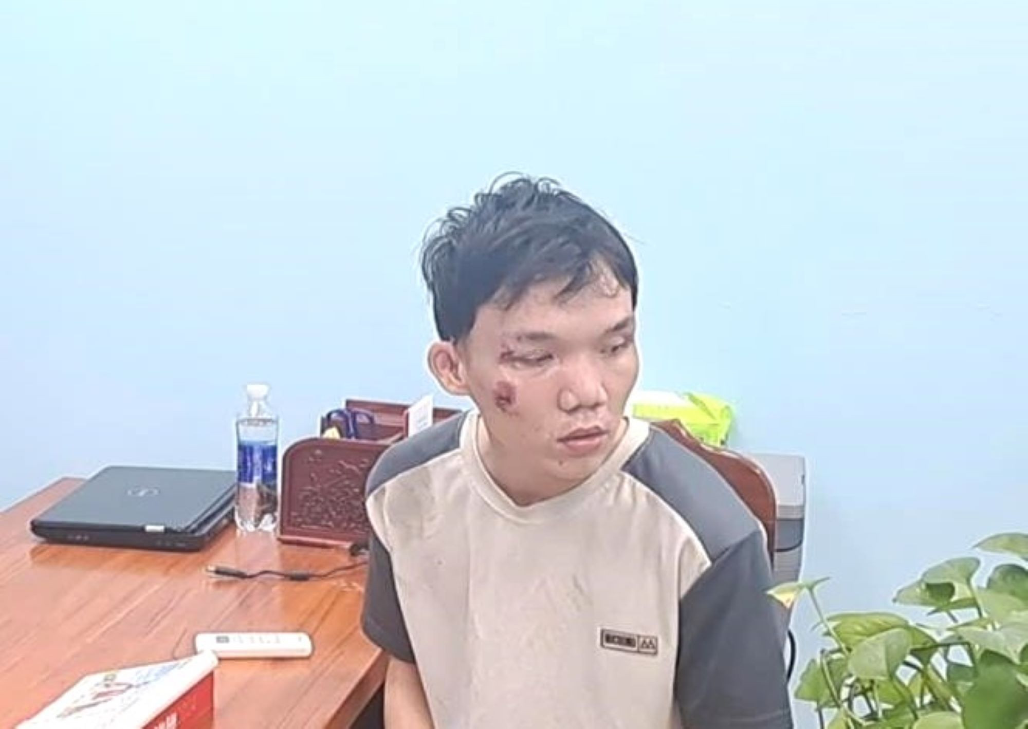 Say rượu, nam thanh niên chạy xe tông một phụ nữ nhập viện