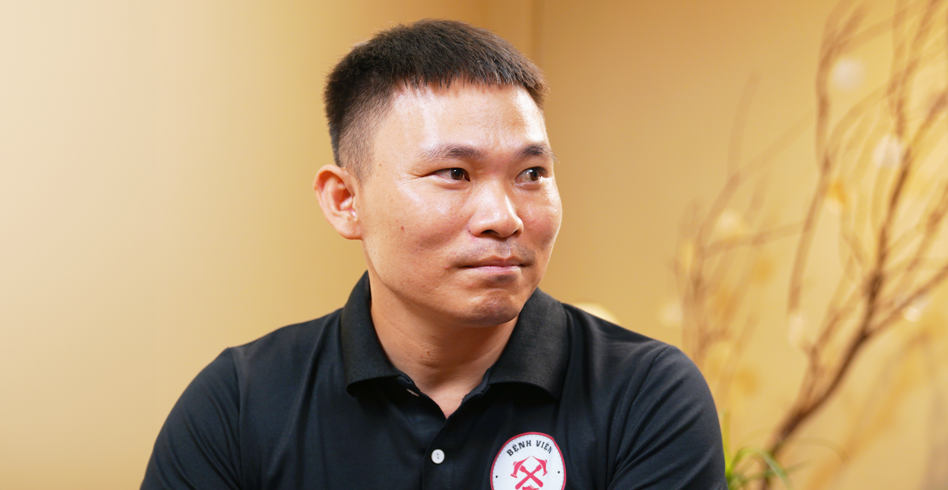 CEO Bệnh viện đồ da bỏ công việc nhiều người ước, đi đánh giày vì đam mê