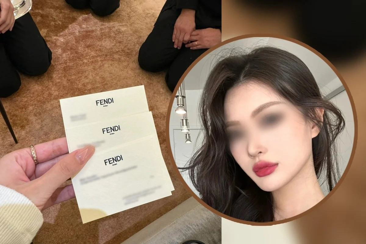 Thô lỗ với nữ khách hàng, 4 nhân viên bán đồ hiệu quỳ xuống xin lỗi