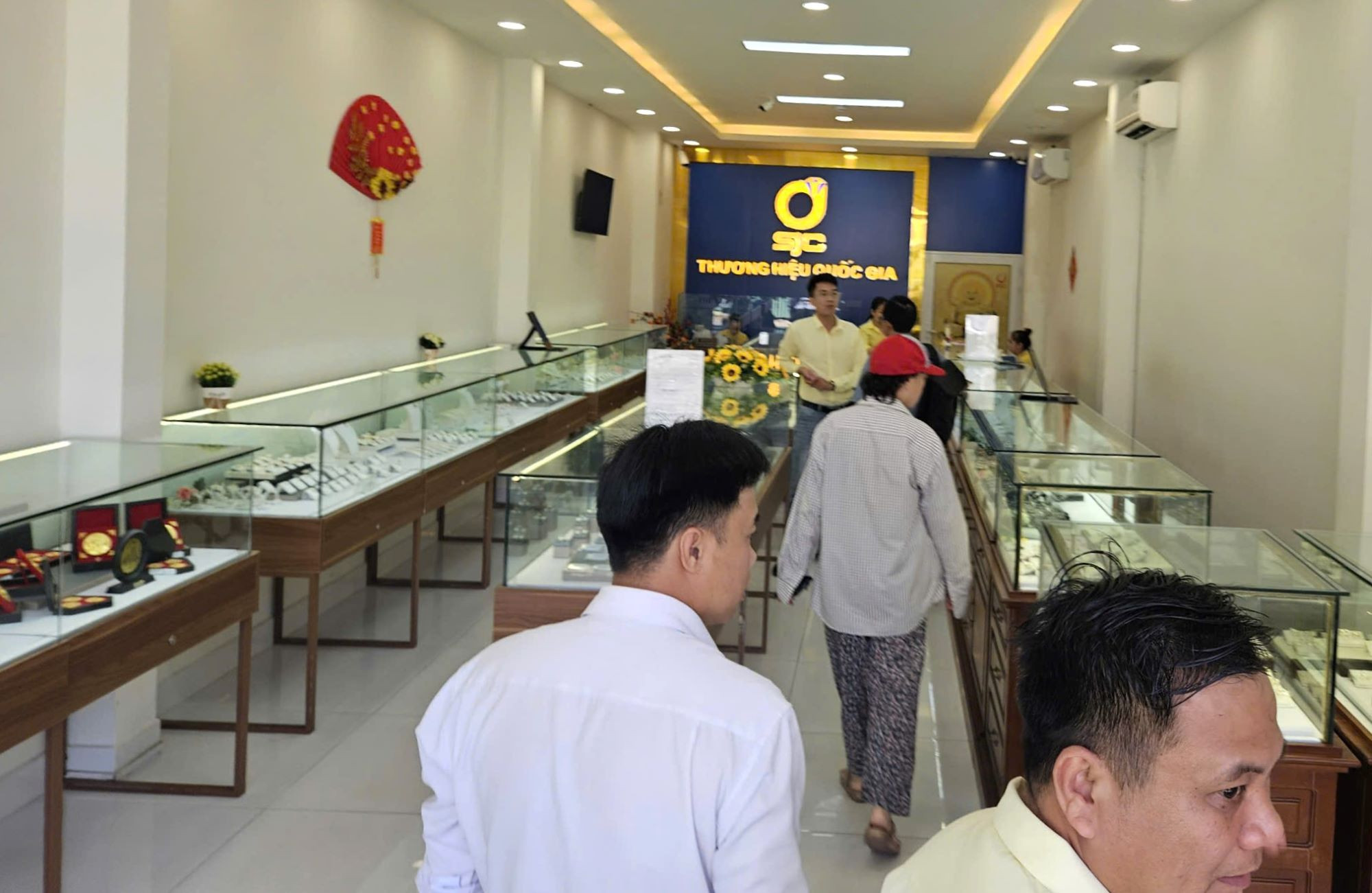 Mua bán vàng miếng không đúng nơi bị phạt thế nào?