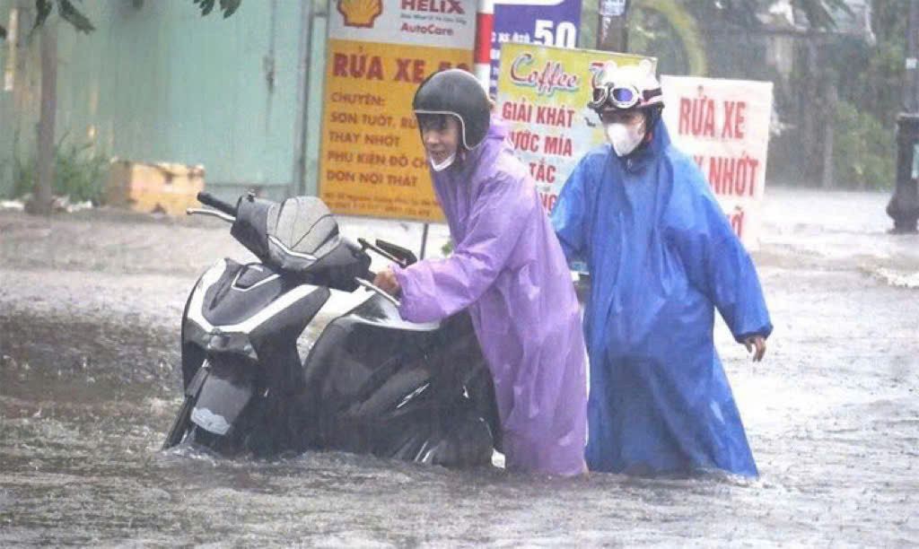 Hai kịch bản đường đi của bão Trami