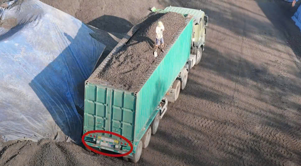 Phạt 14 triệu đồng với chủ xe lắp thêm thiết bị nâng hạ thùng container