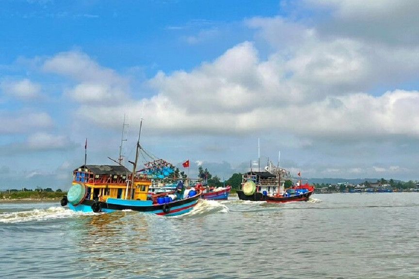 Sau Quảng Nam, Quảng Ngãi thông báo cấm biển từ 10h ngày 26/10
