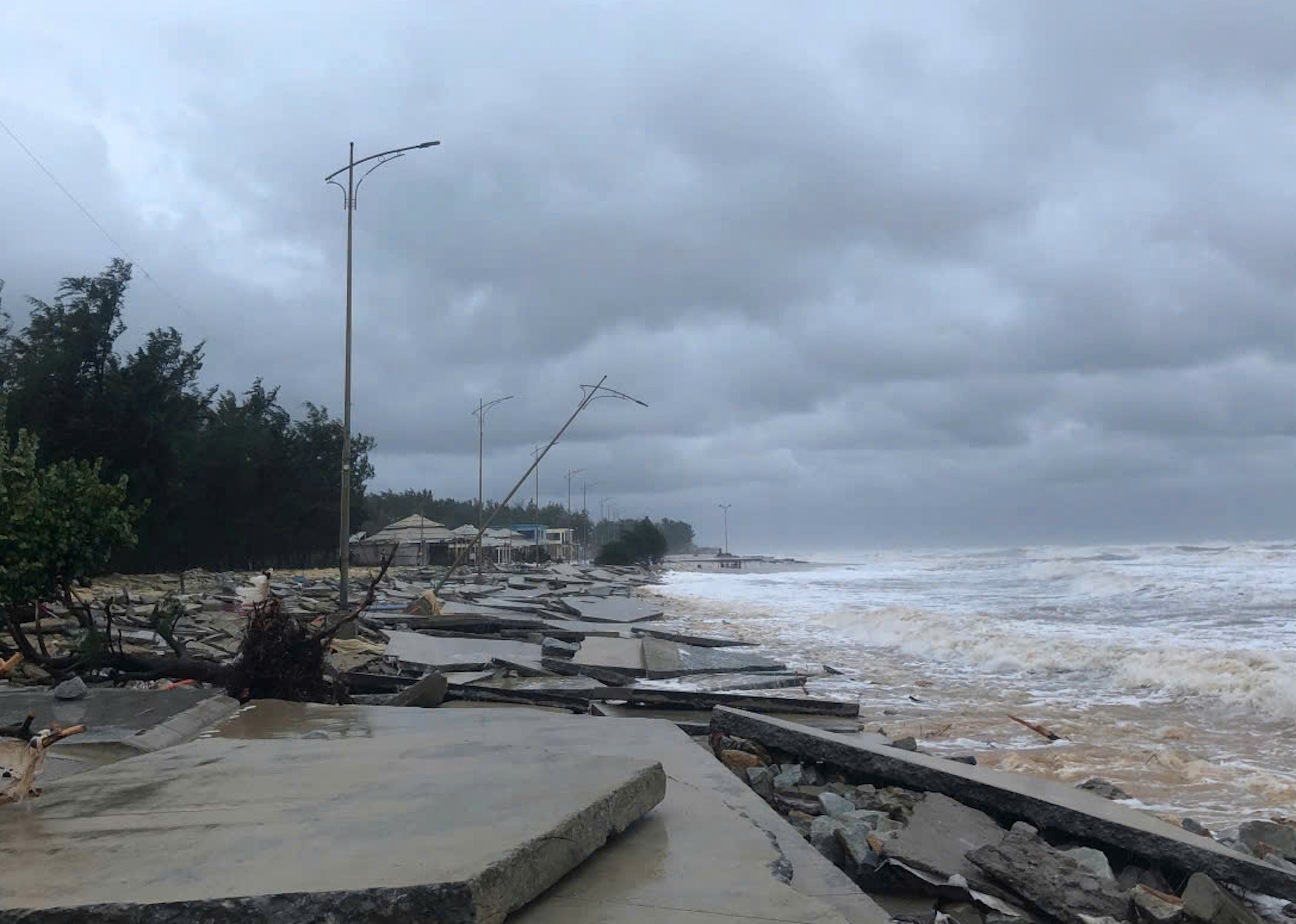 Hai người ở Thừa Thiên - Huế chết trong bão Trà Mi