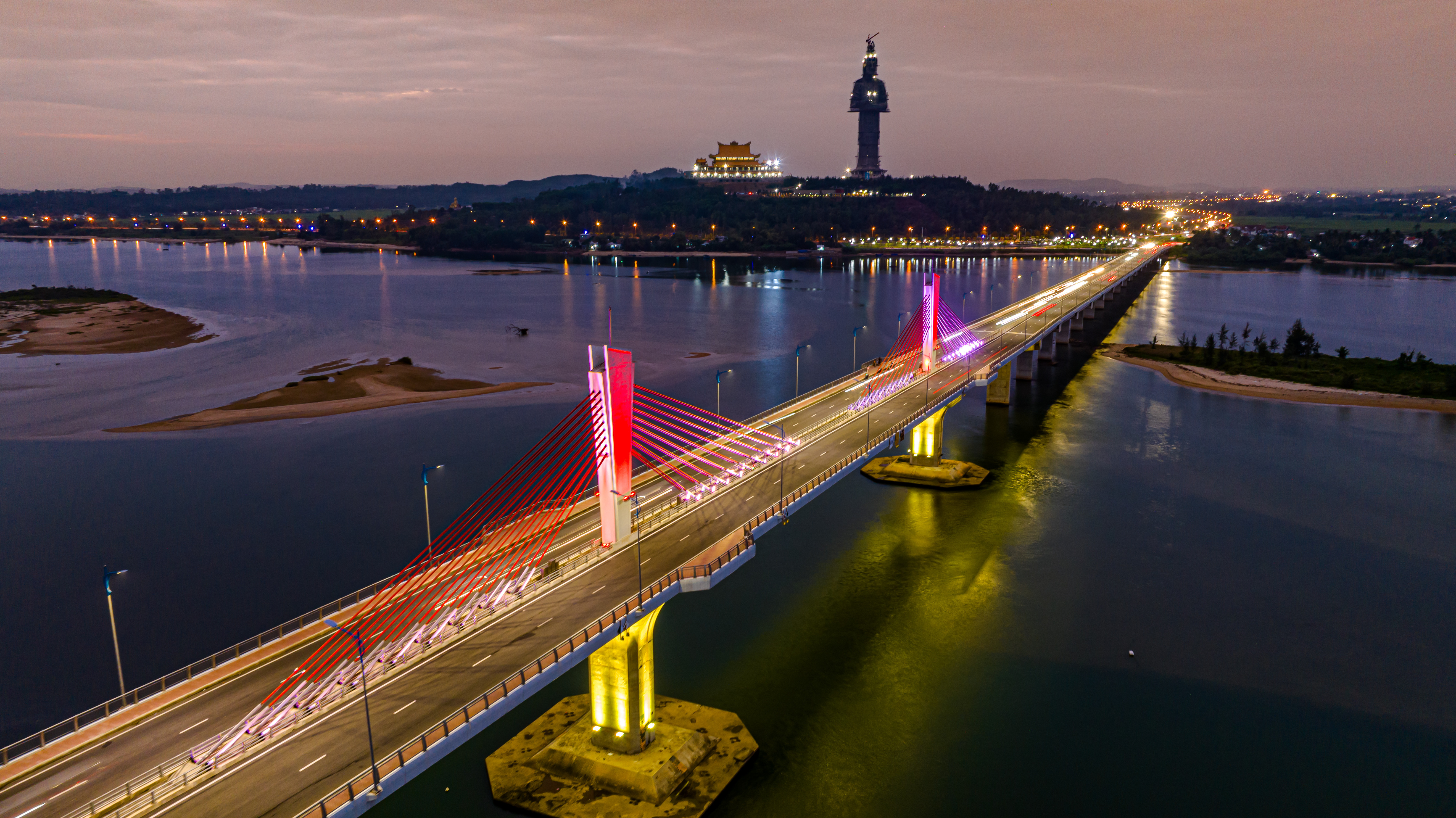 Ngắm kịch bản chiếu sáng trên cây cầu 2.250 tỷ đồng cuối sông Trà Khúc