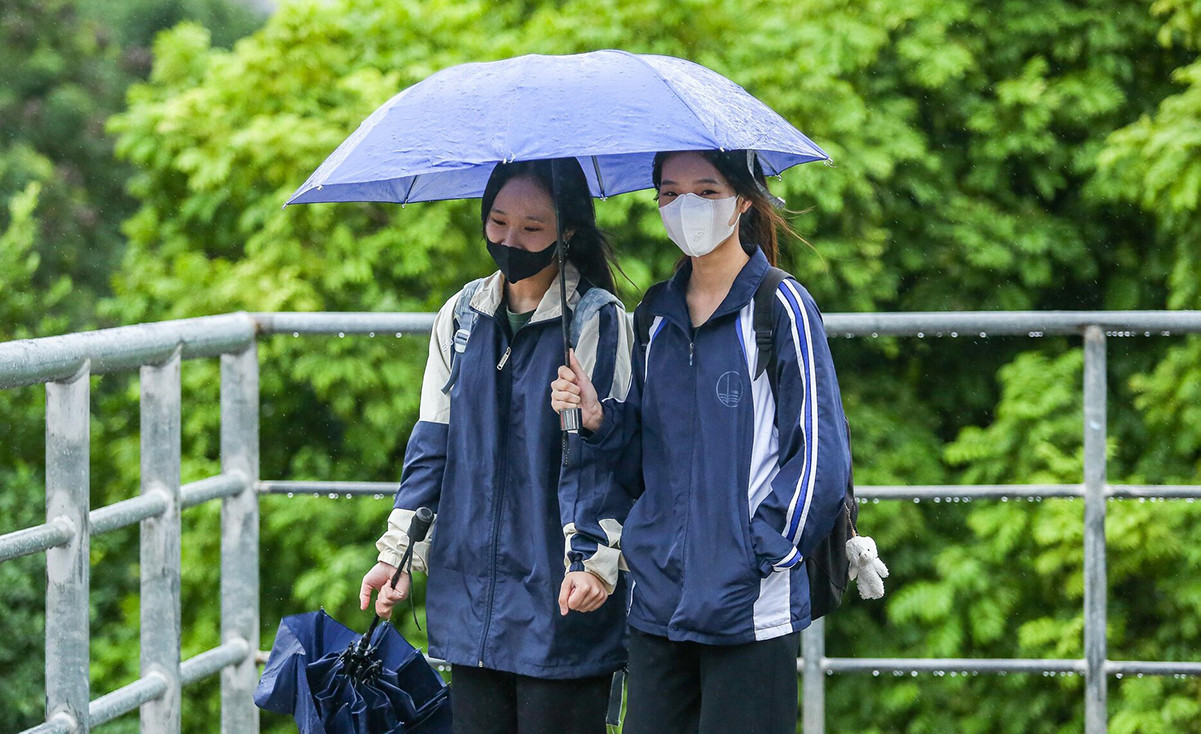 Dự báo thời tiết ngày 29/10: Miền Trung nhiều nơi mưa lớn, miền Bắc giảm nhiệt