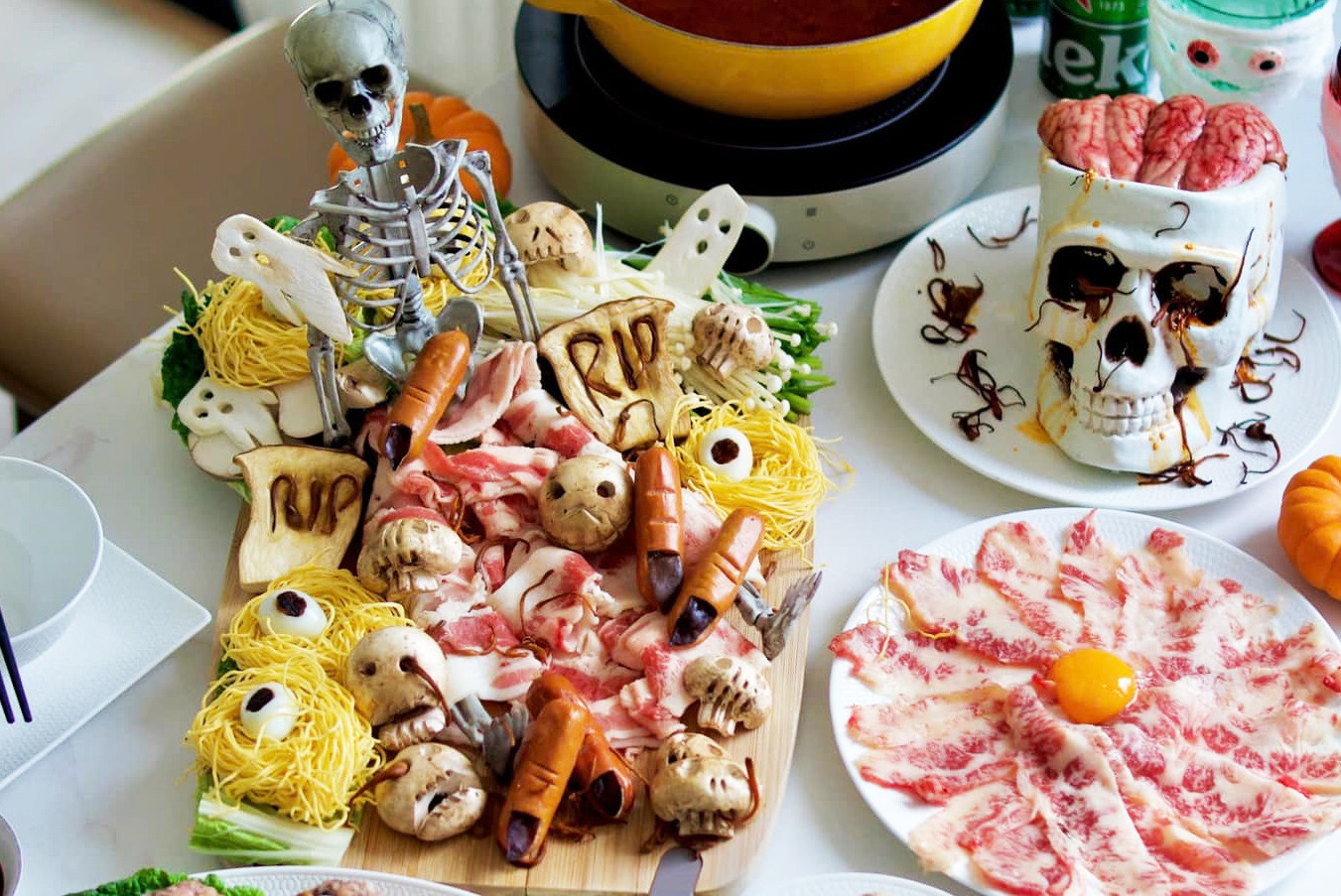 Dân mạng so tài bằng các mâm tiệc Halloween 'nhìn là giật mình'