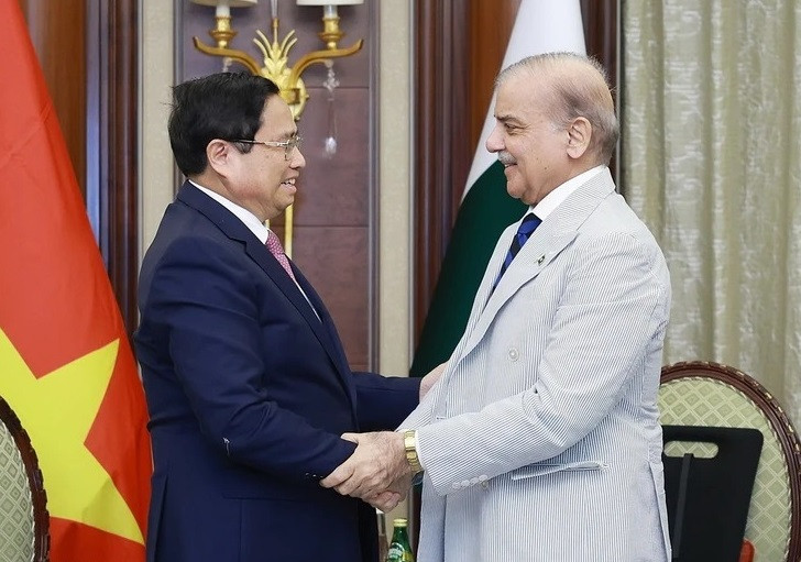 Thủ tướng Phạm Minh Chính gặp Thủ tướng Pakistan Shehbaz Sharif 