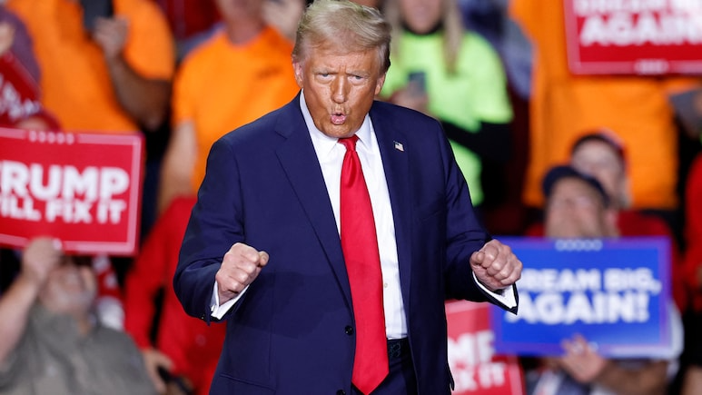 Dự đoán ông Trump giành phiếu ở cả 7 bang chiến địa