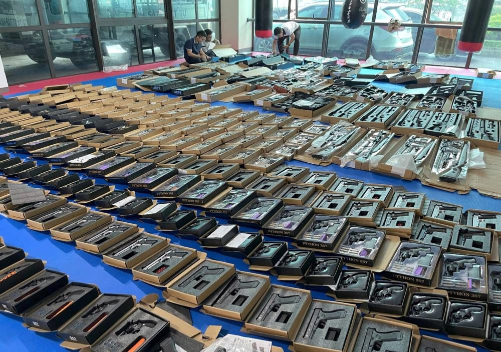 Lật tẩy thủ đoạn tinh vi của đường dây mua bán vũ khí xuyên quốc gia