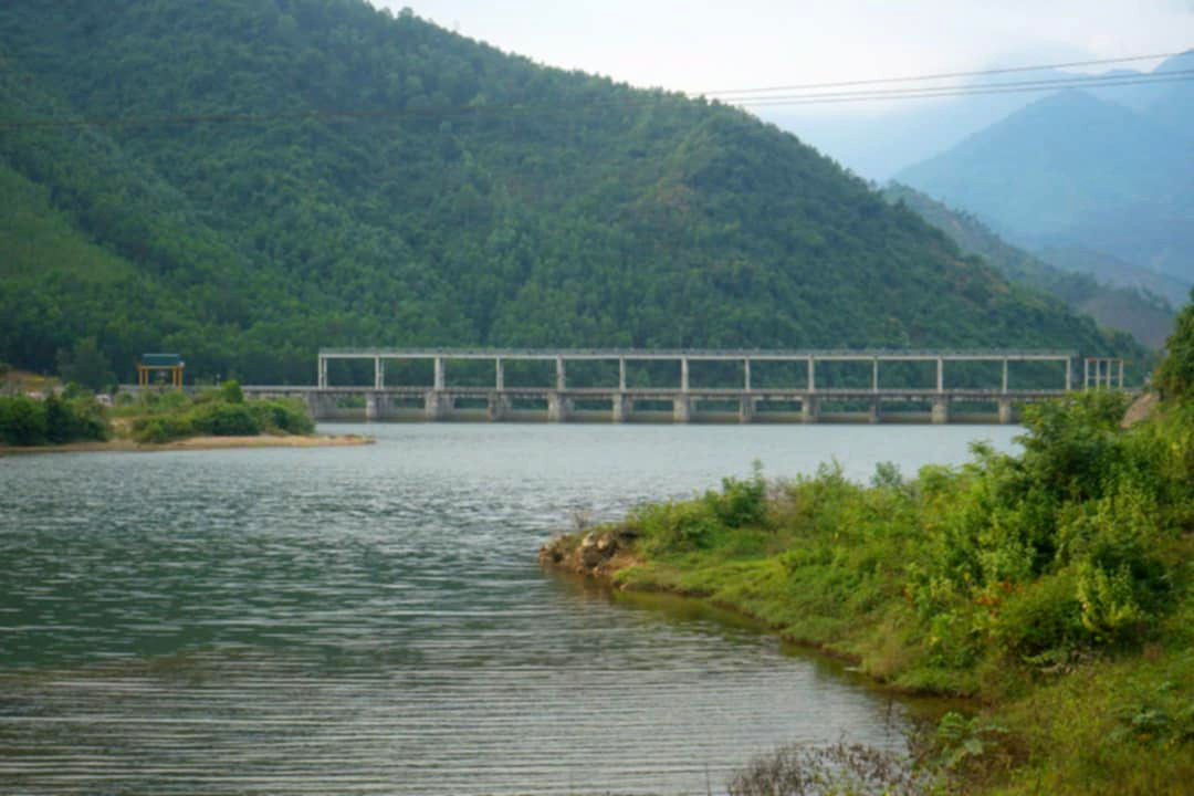 Nước ngập vào nhà, nhiều hộ dân ở Đà Nẵng yêu cầu Ban quản lý đền bù