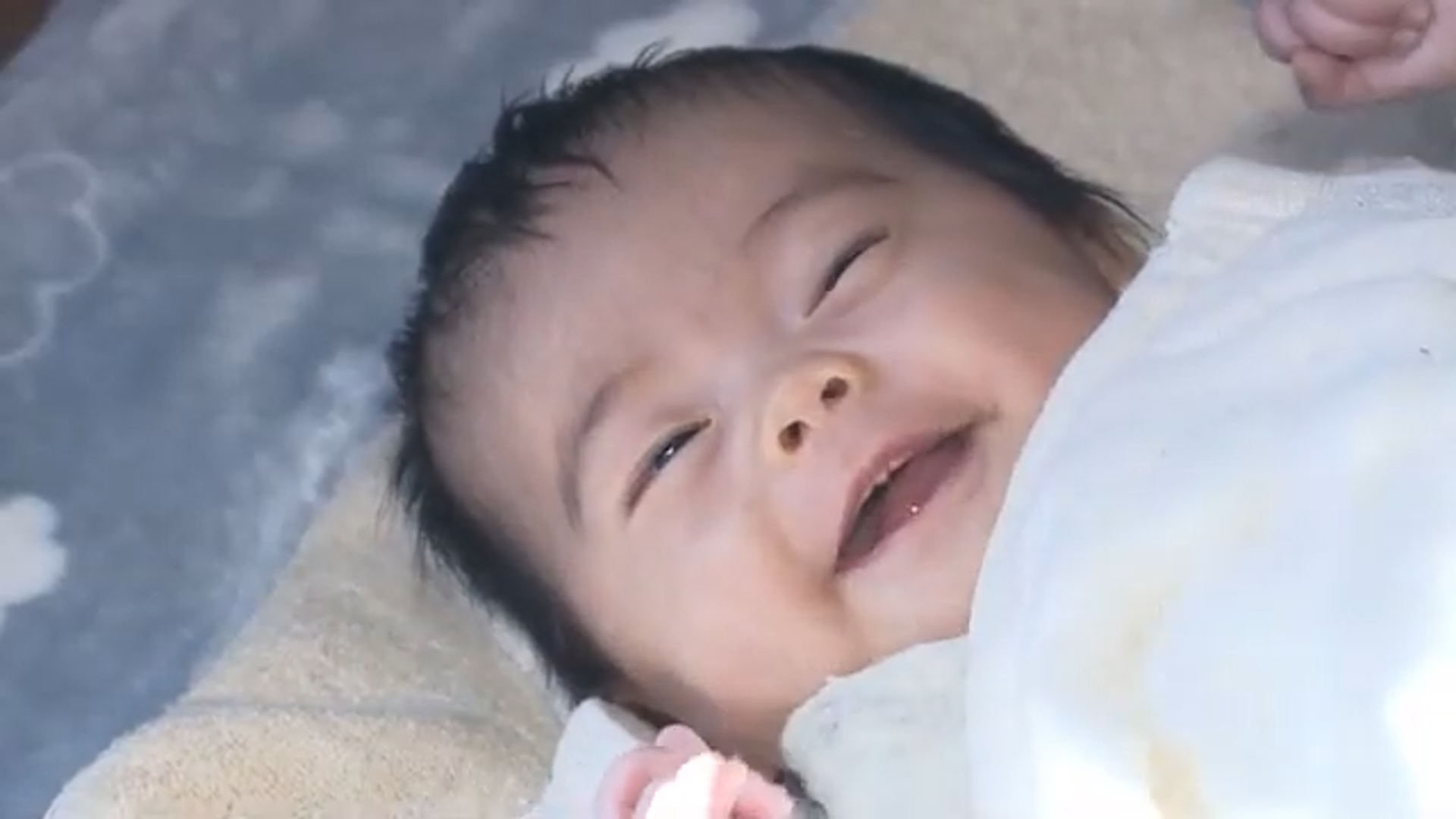 Thị trấn Nhật Bản chào đón em bé đầu tiên sau hơn nửa thế kỷ