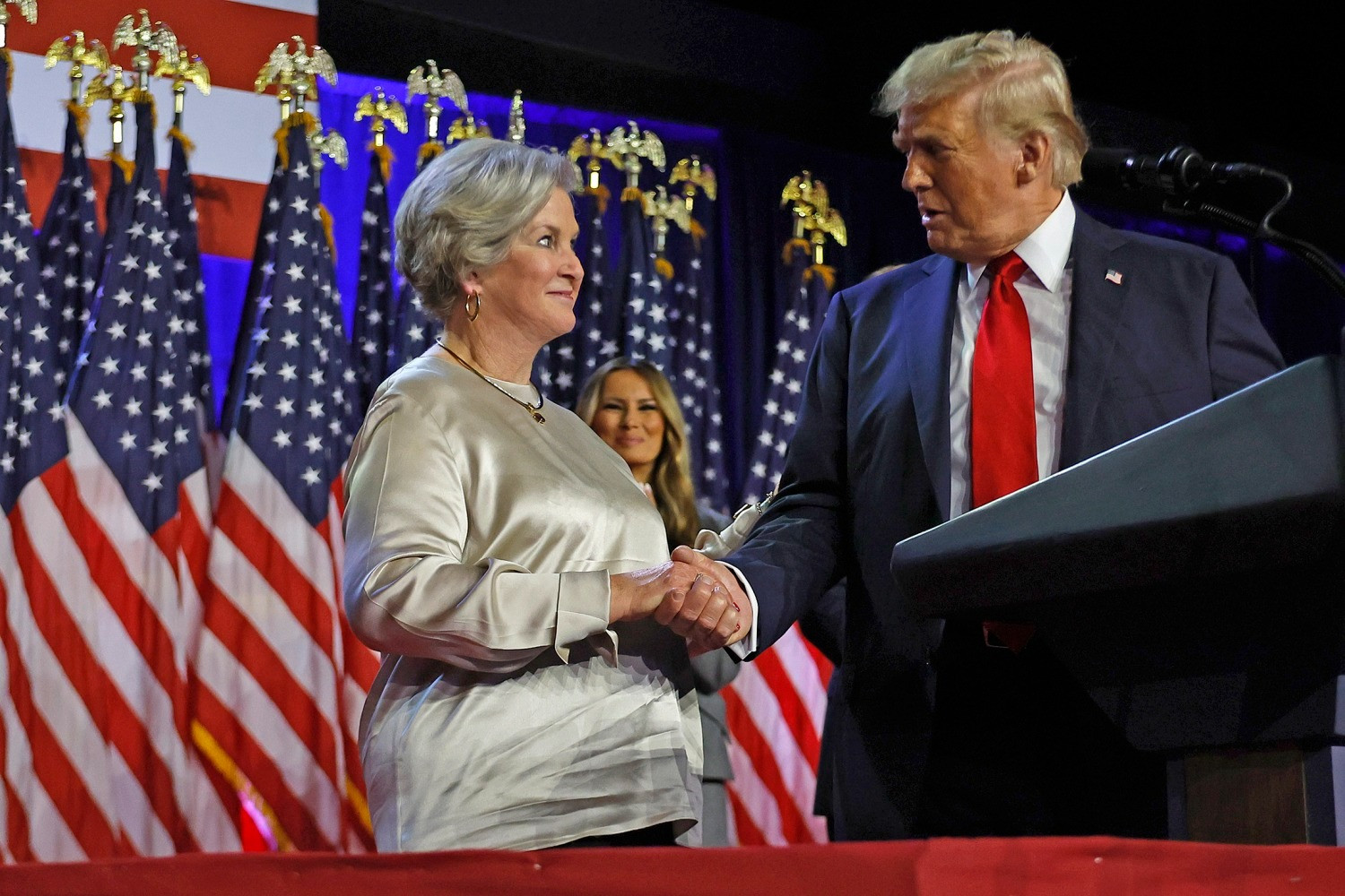 Ông Trump chọn 'quý bà băng giá' làm chánh văn phòng Nhà Trắng