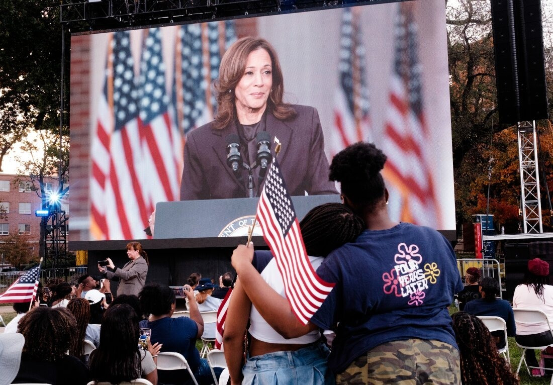 Bà Kamala Harris bị chỉ trích là 'thảm họa tỷ USD', nợ nần hậu tranh cử