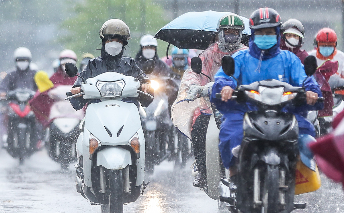 Dự báo thời tiết ngày 12/11: Miền Trung và Tây Nguyên mưa lớn, miền Bắc hanh khô