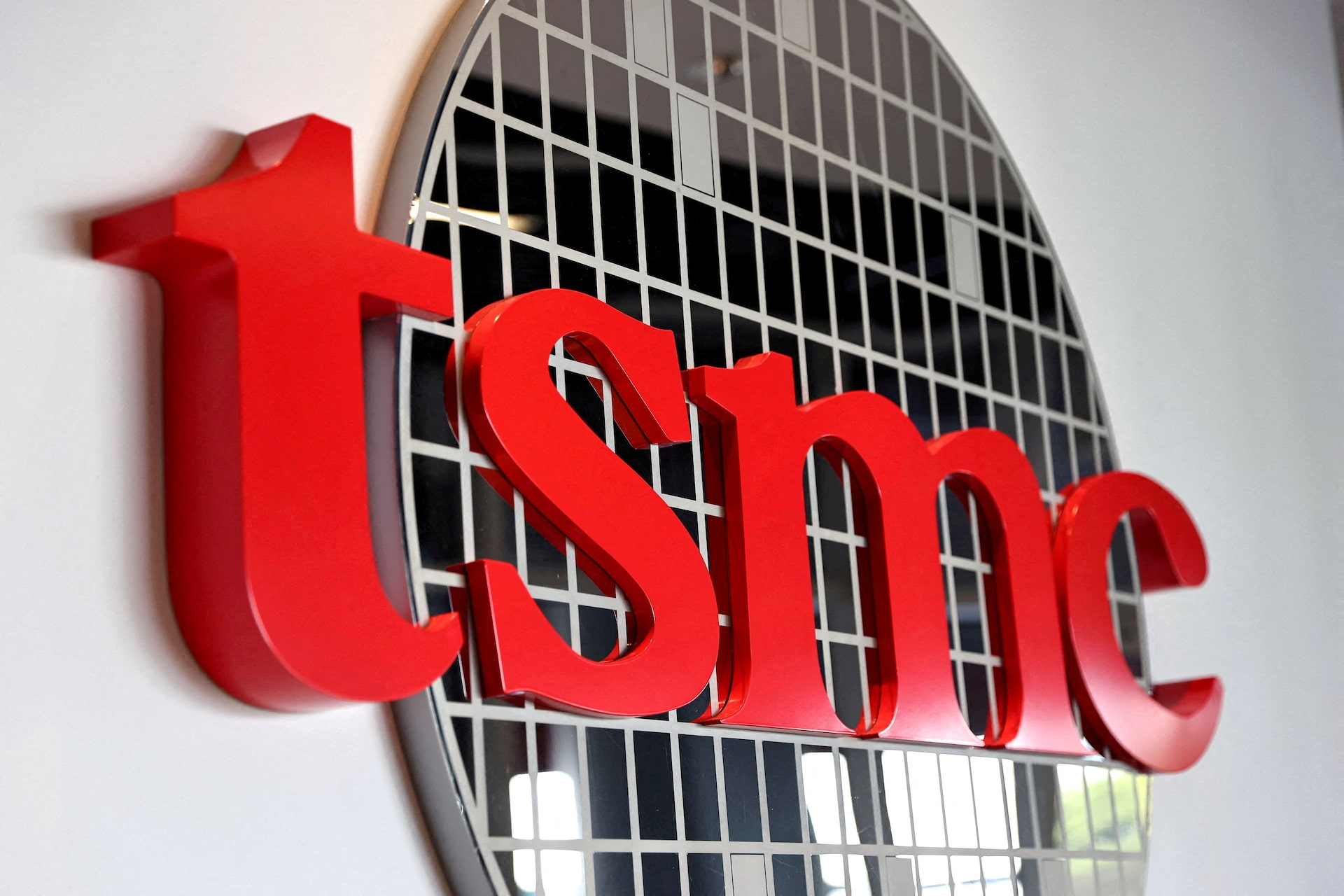 TSMC 'kẹt cứng' giữa cuộc chiến vi mạch Mỹ-Trung